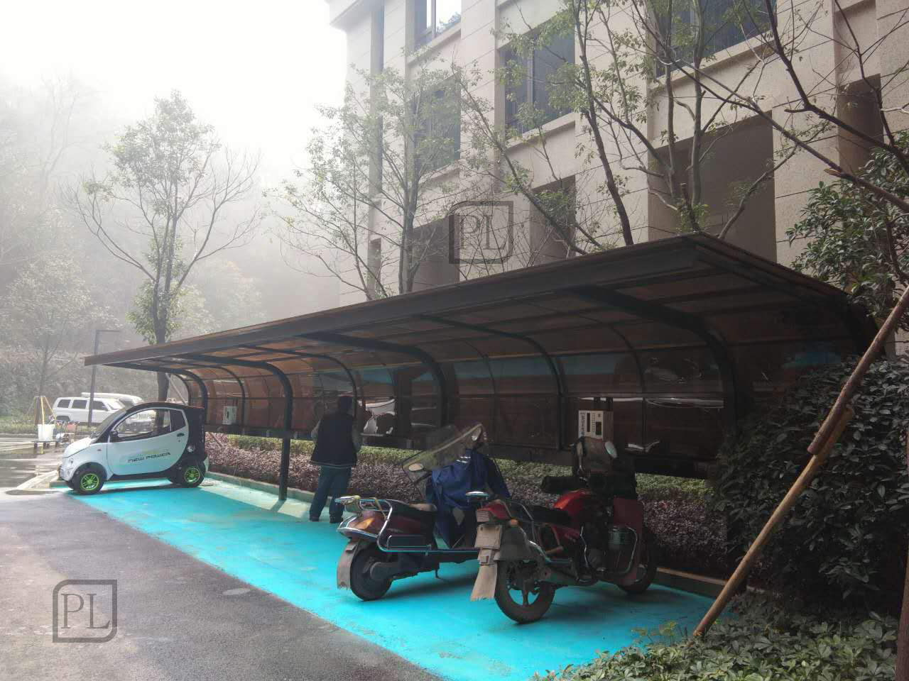 电动三轮车前挡风钢化玻璃防水摩托遮阳蓬休闲棚透明雨棚快递车棚